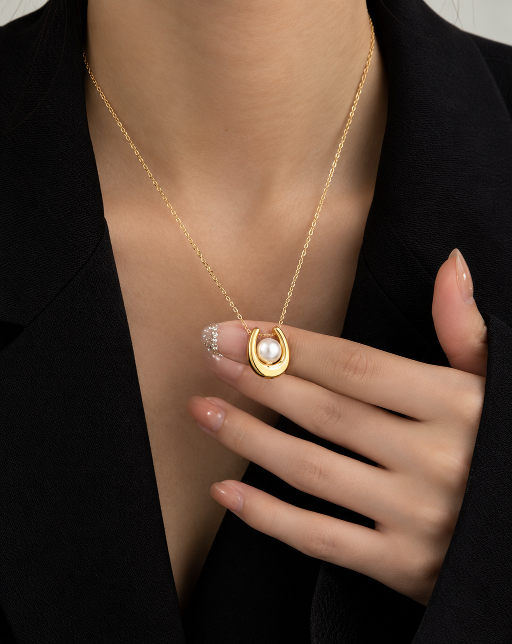 Gold Plated Pearl Horseshoe Pendant Necklace for Women - product image 2