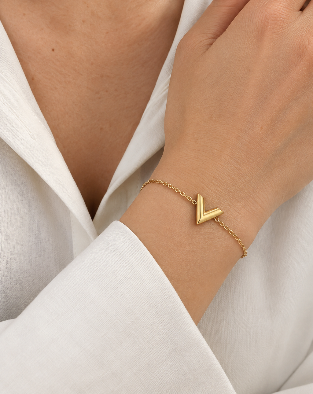 Gold Plated V-Shaped Pendant Chain Bracelet for Women - product image 2