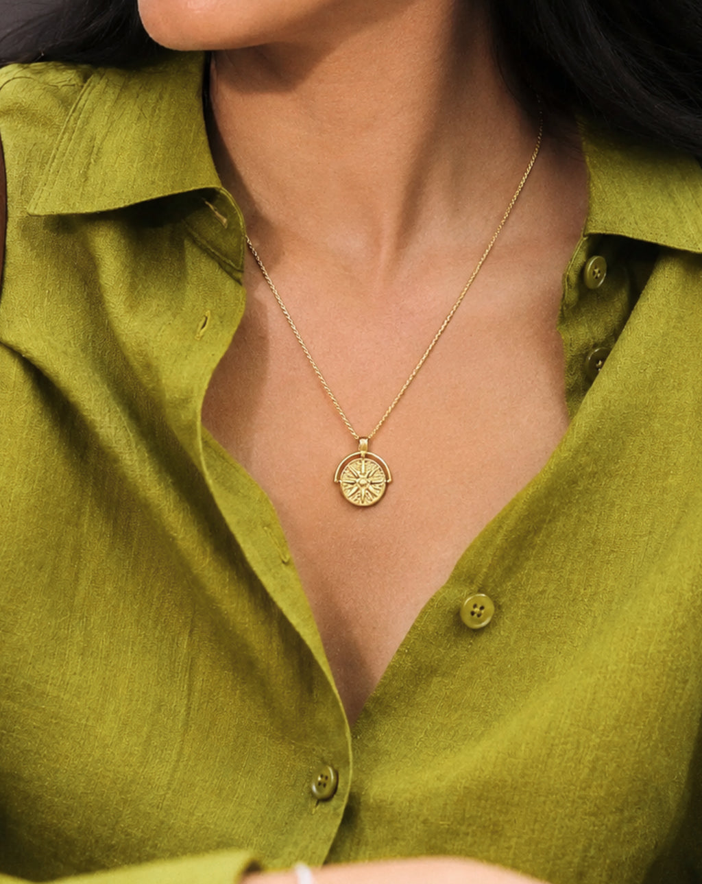 Relief-Carved Geometric Pendant Necklace | Gold & Silver