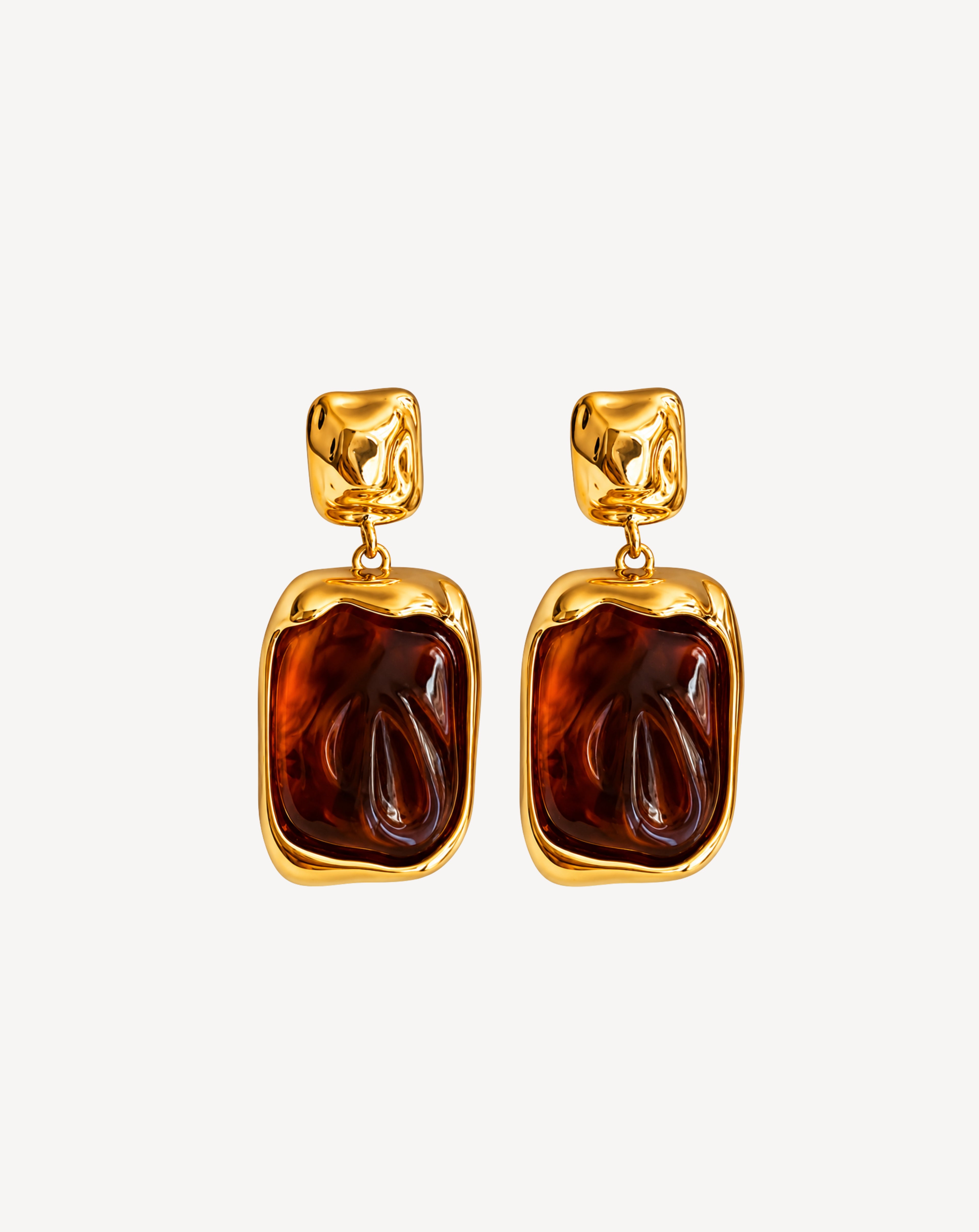 Caramel-toned Acrylic Earrings With Amber Gradient Effect And Classic Hong Kong Style. Geometric Pendant Design, Cool Retro Vibe, Presenting Premium Subtle Luxury.
