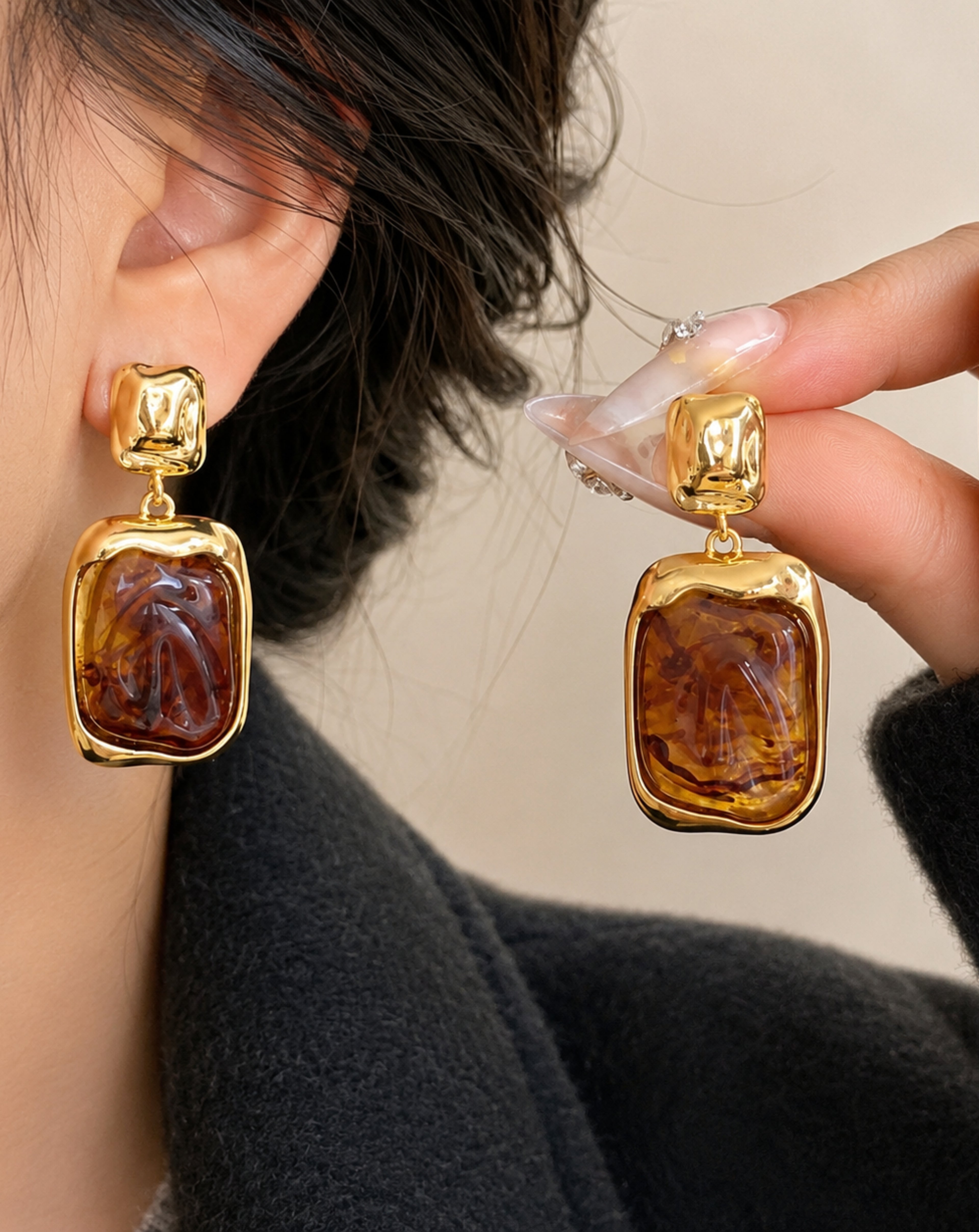 Caramel-toned Acrylic Earrings With Amber Gradient Effect And Classic Hong Kong Style. Geometric Pendant Design, Cool Retro Vibe, Presenting Premium Subtle Luxury.