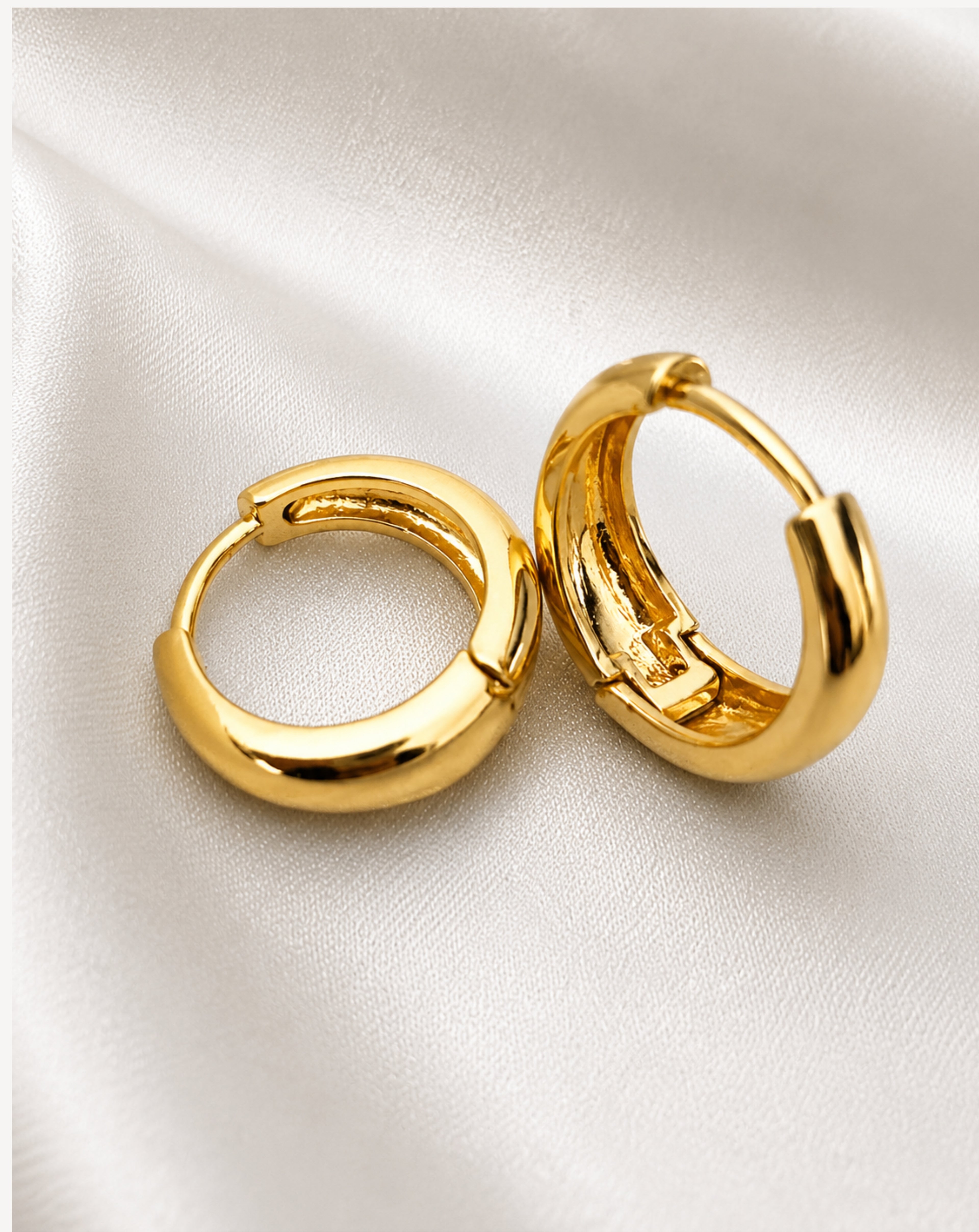 Round smooth earring