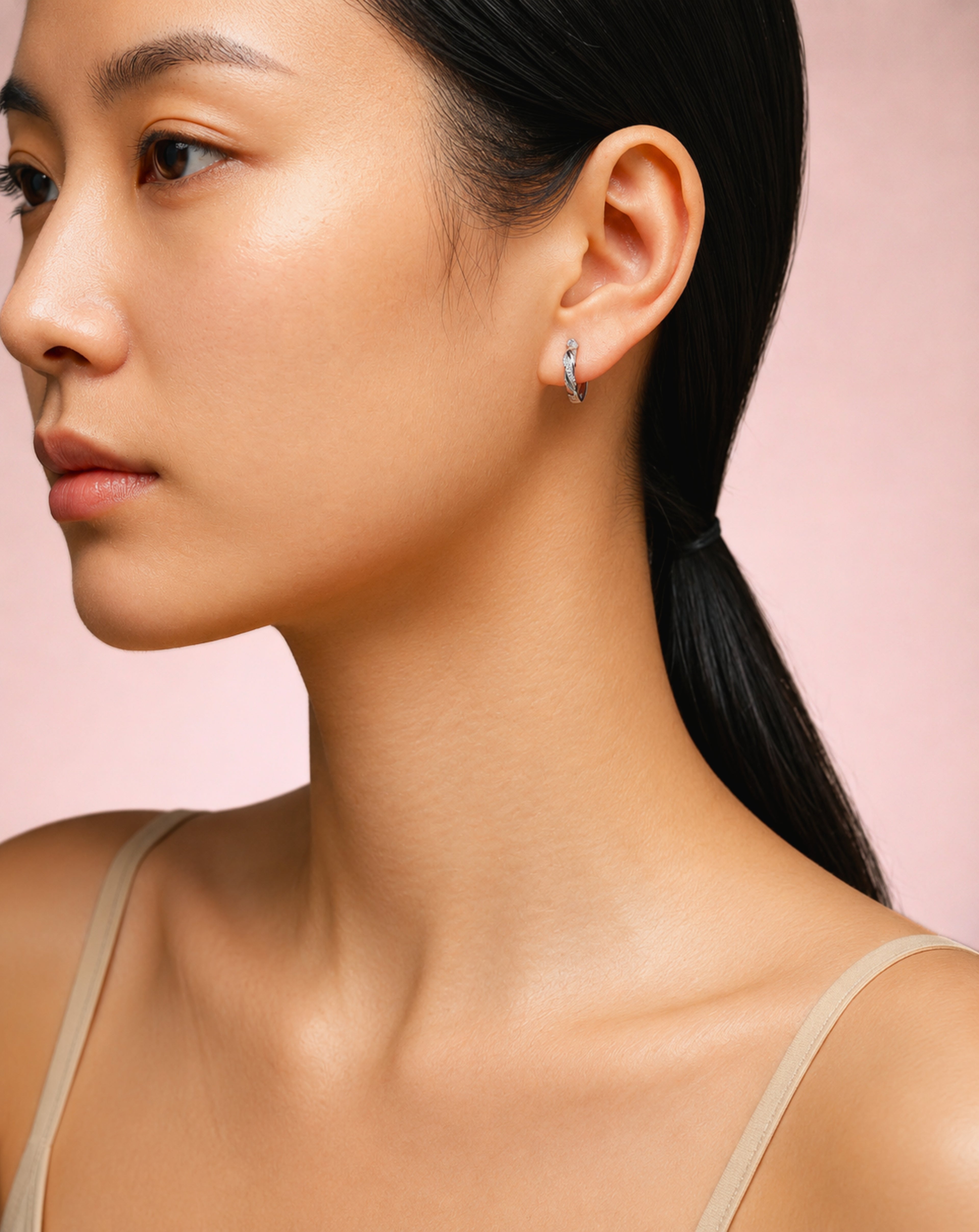 A Luxurious And Fashionable Minimalist Jewelry Earring Set Featuring Top-quality Moissanite Stones, Made Of S925 Silver Electroplated With Platinum.