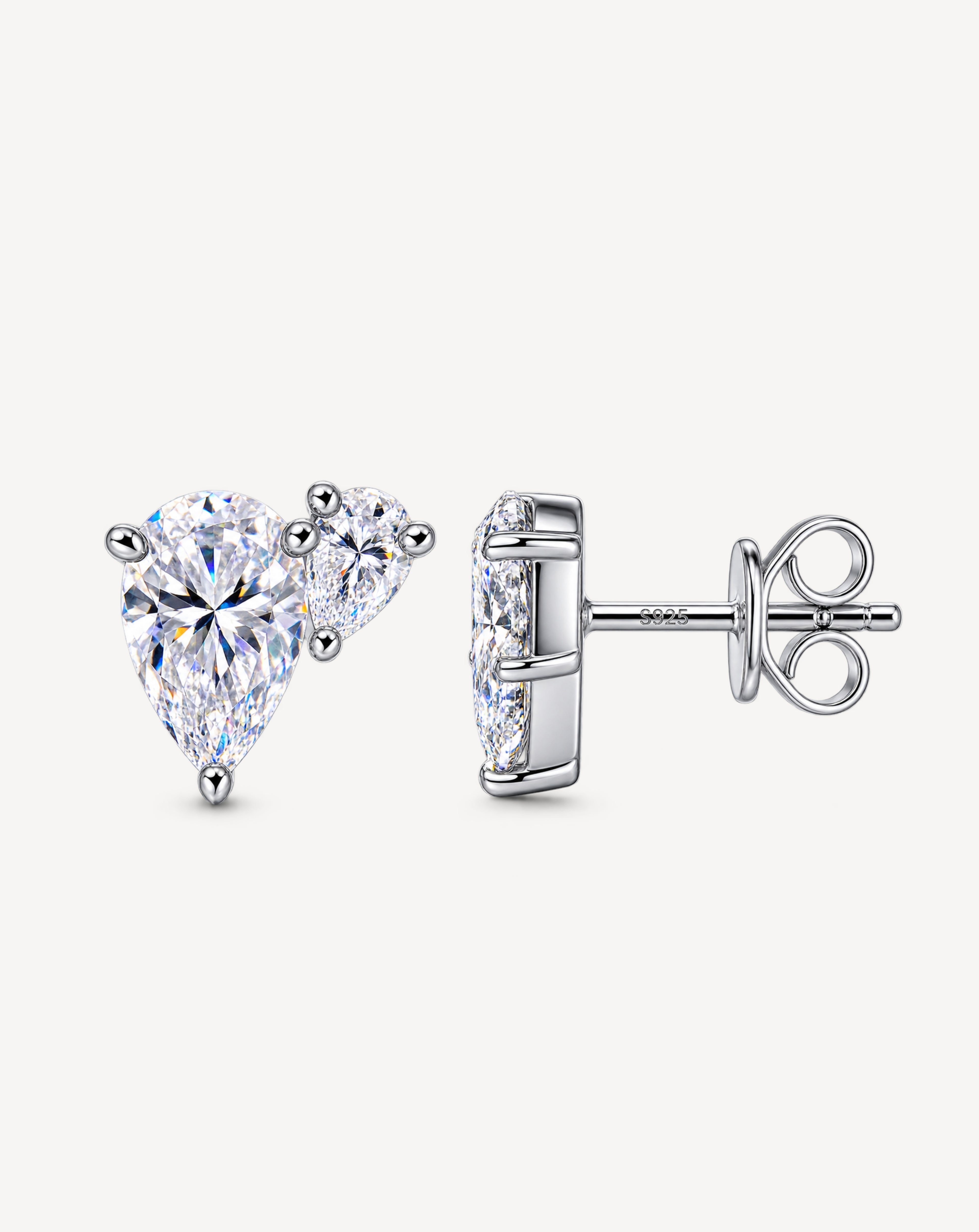 A Luxurious And Fashionable Minimalist Jewelry Earring Set Featuring Top-quality Moissanite Stones, Made Of S925 Silver Electroplated With Platinum.